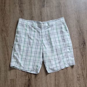 C18 Flat Front 9" Inseam Shorts Sz 40 White, Green, Gray Plaid